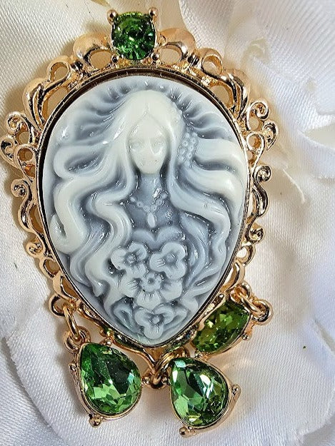 White Silhouette Cameo Brooch, Timeless Elegance, Vintage Inspired Jewelry, Antique Style Design, Historical Fashion Accessory, Regal Toned