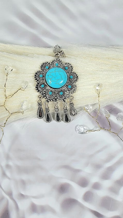 Collier audacieux en faux turquoise et argent pour la mode de jour comme de nuit, pendentif chic du sud-ouest, bijoux complexes en forme de fleur, charme intemporel