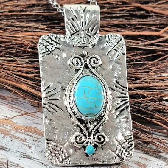 Fashionable Faux Turquoise Necklace, Bold Silver Statement, Vintage-Themed Accessory