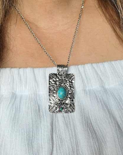 Fashionable Faux Turquoise Necklace, Bold Silver Statement, Vintage-Themed Accessory