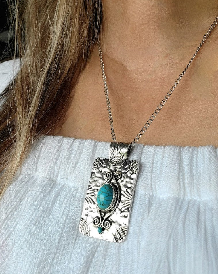 Fashionable Faux Turquoise Necklace, Bold Silver Statement, Vintage-Themed Accessory