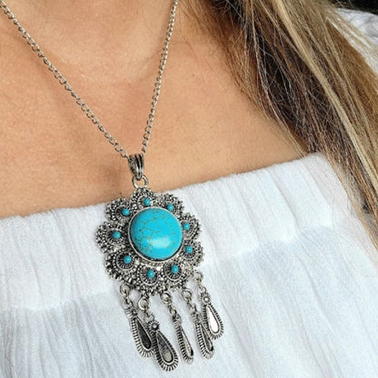 Collier audacieux en faux turquoise et argent pour la mode de jour comme de nuit, pendentif chic du sud-ouest, bijoux complexes en forme de fleur, charme intemporel