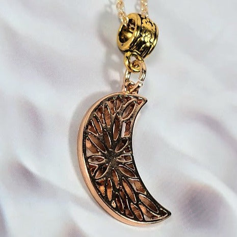 Golden Moon Necklace, Lunar-Themed Pendant, Sophisticated Celestial Jewelry