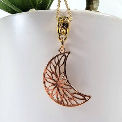 Golden Moon Necklace, Lunar-Themed Pendant, Sophisticated Celestial Jewelry