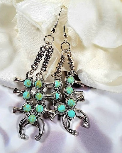 Faux Turquoise Squash Blossom Dangle, Bijoux design inspirés Navajo, Bijoux pour femmes Sundance, Accessoire Flair du Sud-Ouest