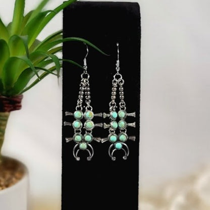 Faux Turquoise Squash Blossom Dangle, Bijoux design inspirés Navajo, Bijoux pour femmes Sundance, Accessoire Flair du Sud-Ouest