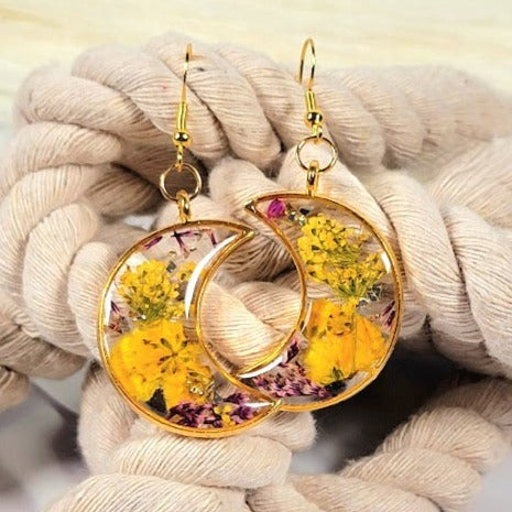 Pendientes colgantes de flores amarillas simples con atractivo atemporal, elegante gota ecológica, delicado accesorio floral, diseño minimalista y elegante