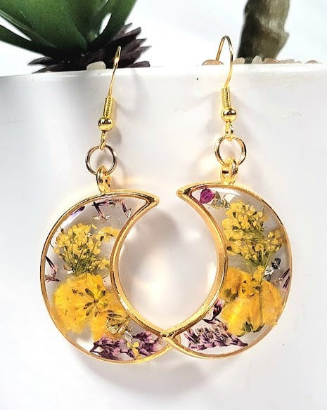 Pendientes colgantes de flores amarillas simples con atractivo atemporal, elegante gota ecológica, delicado accesorio floral, diseño minimalista y elegante