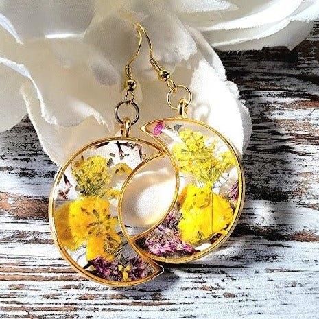 Pendientes colgantes de flores amarillas simples con atractivo atemporal, elegante gota ecológica, delicado accesorio floral, diseño minimalista y elegante