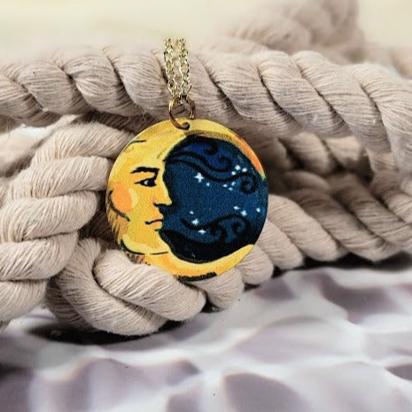 Collier croissant de lune jaune vif, accessoire de mode sur le thème céleste, pendentif étoile mystique et tourbillon, bijoux uniques fantaisistes du ciel nocturne