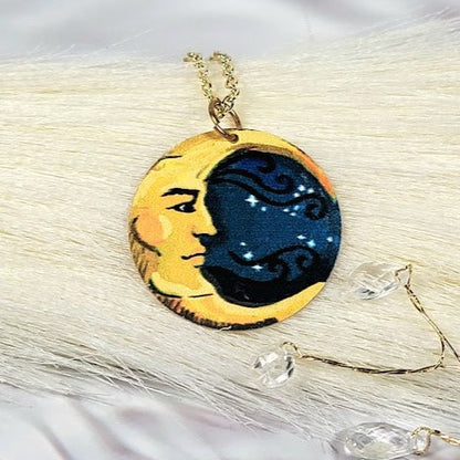 Collar de luna creciente de color amarillo brillante, accesorio de moda de temática celestial, estrella mística y colgante de remolino, joyería caprichosa única del cielo nocturno