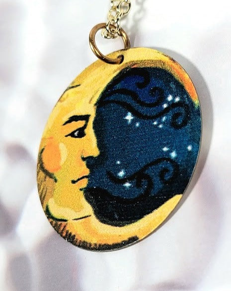 Collier croissant de lune jaune vif, accessoire de mode sur le thème céleste, pendentif étoile mystique et tourbillon, bijoux uniques fantaisistes du ciel nocturne