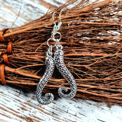 Boucle d’oreille artistique Octopus Tentacule Dangle, Bijoux à thème nautique, Accessoire unique de la vie marine, Goutte inspirée des créatures marines non conventionnelles