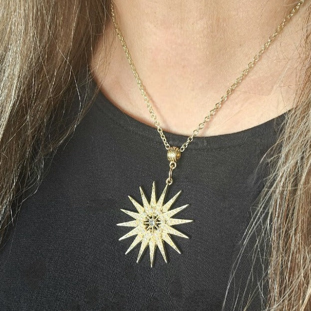 Vibrant Golden Star Necklace, Perfect Gift for Grace and Luxury, Exquisite Jewelry, Heavenly Celestial Beauty