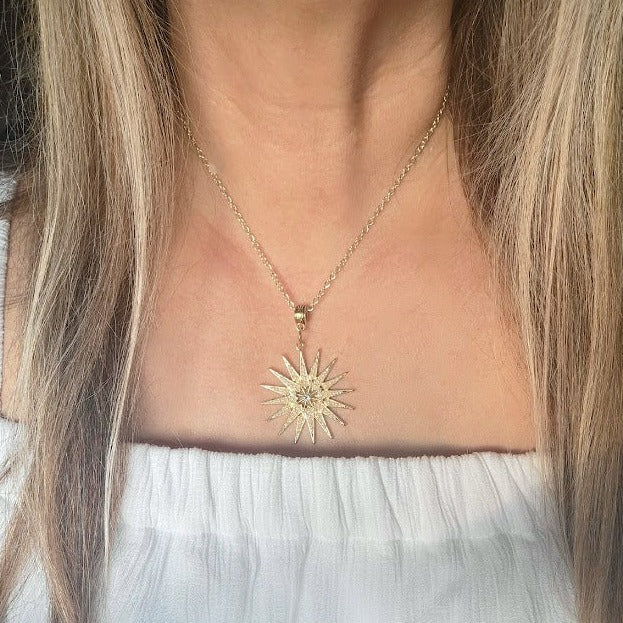 Vibrant Golden Star Necklace, Perfect Gift for Grace and Luxury, Exquisite Jewelry, Heavenly Celestial Beauty