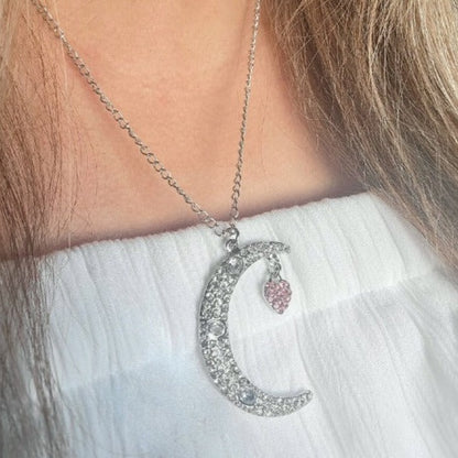 Collier Enchanted Luna Love, Pendentif élégant pour les amoureux de la lune, Charme céleste en cristal élégant, Cadeau romantique fantaisiste, Bijoux enchantés