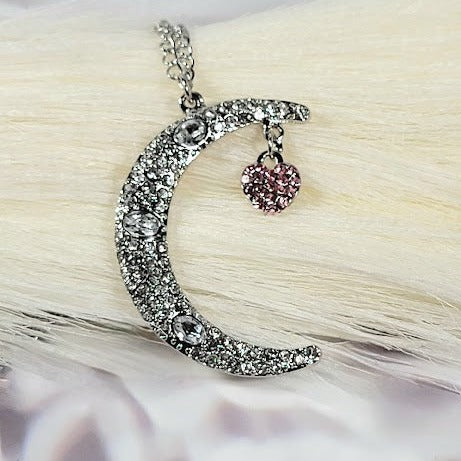 Collier Enchanted Luna Love, Pendentif élégant pour les amoureux de la lune, Charme céleste en cristal élégant, Cadeau romantique fantaisiste, Bijoux enchantés