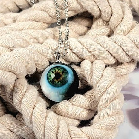 Spooky Eyeball Necklace, Gaze of Mystery Pendant, Chic & Creepy Halloween Jewelry, Eerie Vibe for Any Costume, Unique Gothic Style Look