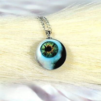 Spooky Eyeball Necklace, Gaze of Mystery Pendant, Chic & Creepy Halloween Jewelry, Eerie Vibe for Any Costume, Unique Gothic Style Look