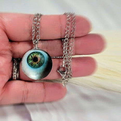 Spooky Eyeball Necklace, Gaze of Mystery Pendant, Chic & Creepy Halloween Jewelry, Eerie Vibe for Any Costume, Unique Gothic Style Look