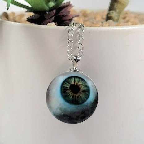 Spooky Eyeball Necklace, Gaze of Mystery Pendant, Chic & Creepy Halloween Jewelry, Eerie Vibe for Any Costume, Unique Gothic Style Look