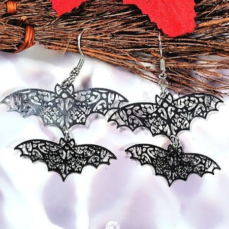 Elegante colgante con acento de murciélago de vuelo, el misterio se encuentra con un pendiente elegante, joyería de moda espeluznante y glamorosa única, accesorio de Halloween audaz y hermoso