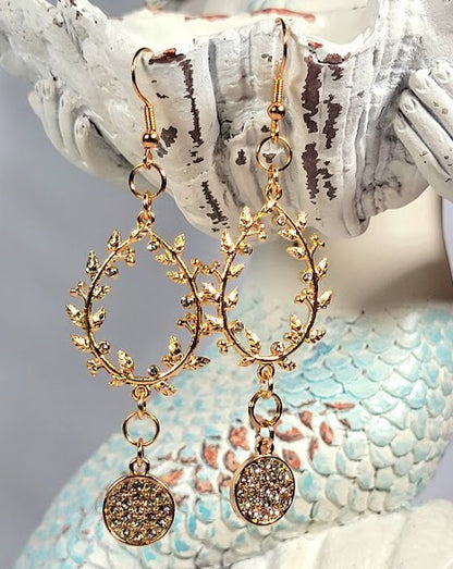 Elegant Teardrop-Shaped Golden Wreath Earring, Sophisticated Dangle