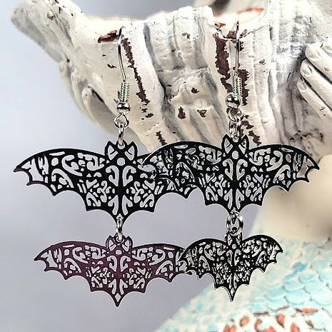 Elegante colgante con acento de murciélago de vuelo, el misterio se encuentra con un pendiente elegante, joyería de moda espeluznante y glamorosa única, accesorio de Halloween audaz y hermoso