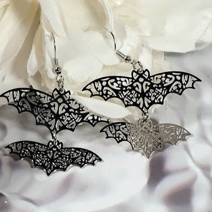 Boucle d'oreille gracieuse avec accent de chauve-souris, mystère rencontre chic, bijoux de mode glamour effrayants uniques, accessoire d'Halloween audacieux et magnifique