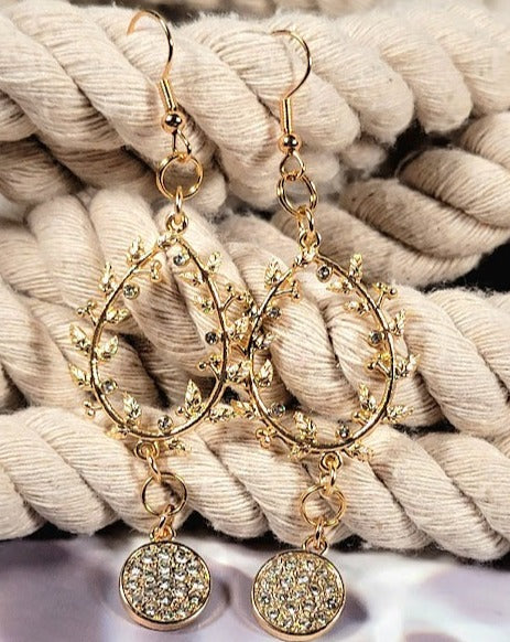 Elegant Teardrop-Shaped Golden Wreath Earring, Sophisticated Dangle