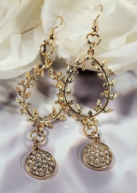 Elegant Teardrop-Shaped Golden Wreath Earring, Sophisticated Dangle