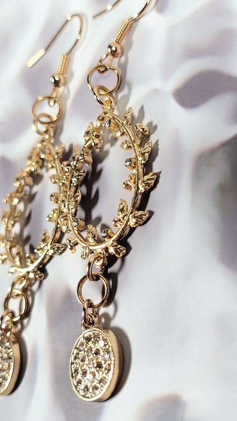 Elegant Teardrop-Shaped Golden Wreath Earring, Sophisticated Dangle