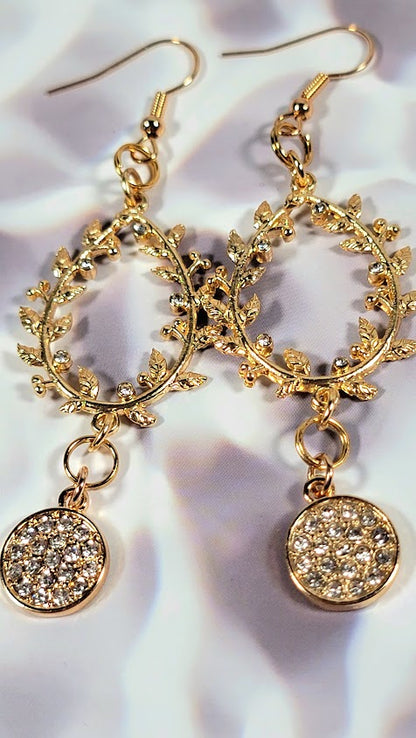 Elegant Teardrop-Shaped Golden Wreath Earring, Sophisticated Dangle