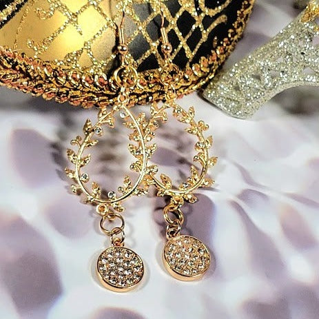 Elegant Teardrop-Shaped Golden Wreath Earring, Sophisticated Dangle