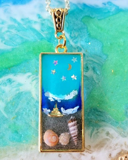 Collier en résine Coastal Journey, bijoux de nuit de plage romantique, ambiance de plage encapsulée, pendentif fantaisiste en coquillages de mer, voilier miniature