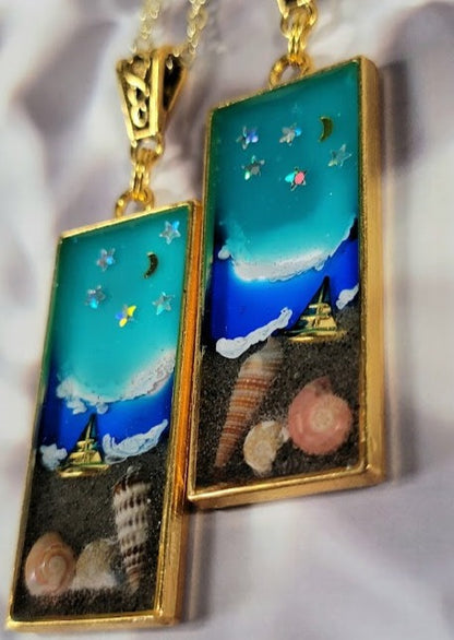 Collier en résine Coastal Journey, bijoux de nuit de plage romantique, ambiance de plage encapsulée, pendentif fantaisiste en coquillages de mer, voilier miniature