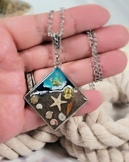 Diseño de colgante costero atemporal, collar con conchas marinas reales, joyería de memoria de playa, recuerdo del océano hecho a mano, diseño de paisaje de playa preservado