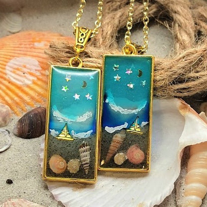 Collier en résine Coastal Journey, bijoux de nuit de plage romantique, ambiance de plage encapsulée, pendentif fantaisiste en coquillages de mer, voilier miniature