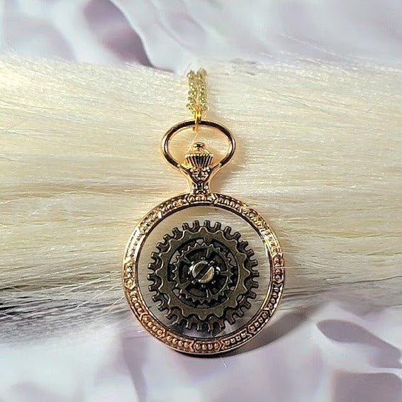 Retro Mechanical Necklace, Vintage-Inspired Pocket Watch Design Pendant, Vintage-Era Steampunk Accessory