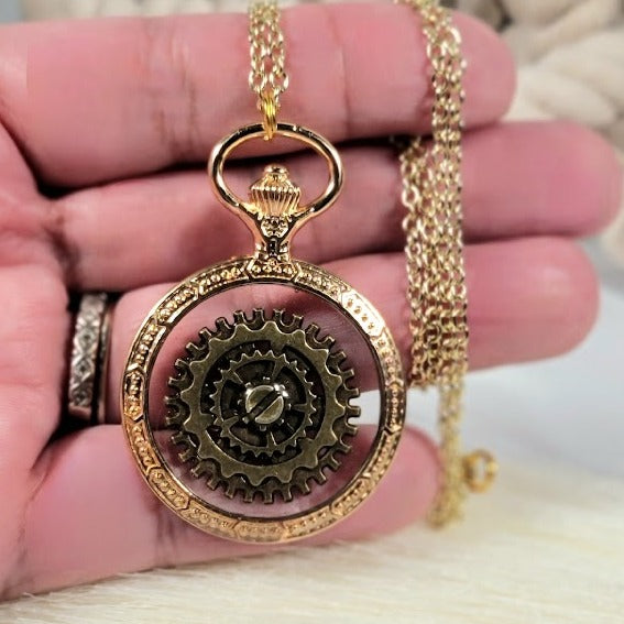 Retro Mechanical Necklace, Vintage-Inspired Pocket Watch Design Pendant, Vintage-Era Steampunk Accessory