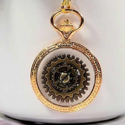 Retro Mechanical Necklace, Vintage-Inspired Pocket Watch Design Pendant, Vintage-Era Steampunk Accessory