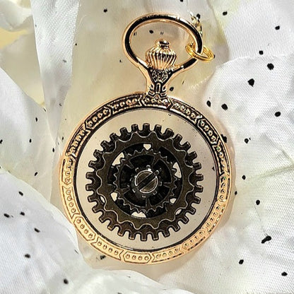 Retro Mechanical Necklace, Vintage-Inspired Pocket Watch Design Pendant, Vintage-Era Steampunk Accessory