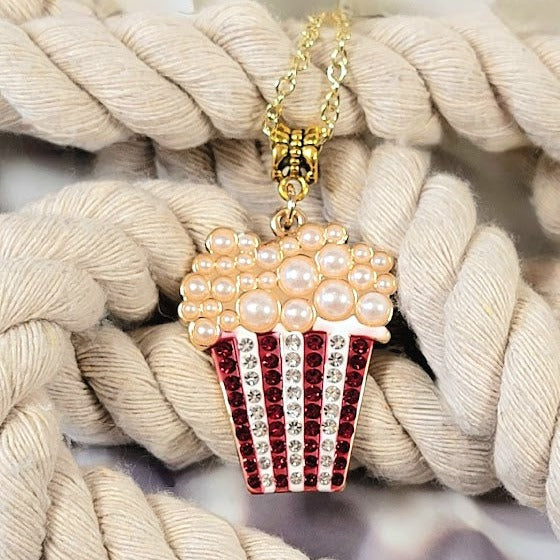 Délice de pop-corn scintillant, conception de bijoux fantaisistes, collier de soirée cinéma, pendentif clouté en strass fabriqué à la main, cadeau élégant pour les amateurs de cinéma