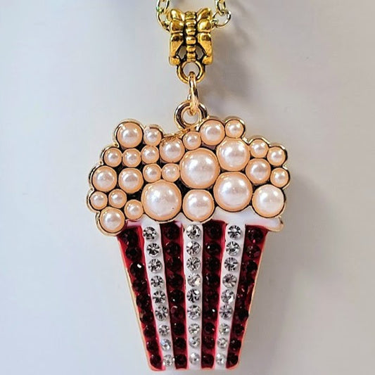 Délice de pop-corn scintillant, conception de bijoux fantaisistes, collier de soirée cinéma, pendentif clouté en strass fabriqué à la main, cadeau élégant pour les amateurs de cinéma