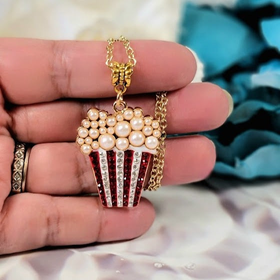 Délice de pop-corn scintillant, conception de bijoux fantaisistes, collier de soirée cinéma, pendentif clouté en strass fabriqué à la main, cadeau élégant pour les amateurs de cinéma