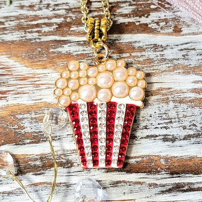 Délice de pop-corn scintillant, conception de bijoux fantaisistes, collier de soirée cinéma, pendentif clouté en strass fabriqué à la main, cadeau élégant pour les amateurs de cinéma