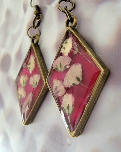 Fuchsia Buds w/ Pressed White Carnations Earring, Naturally Preserved Pink Floral Dangle, Real Flowers in Resin Pendants