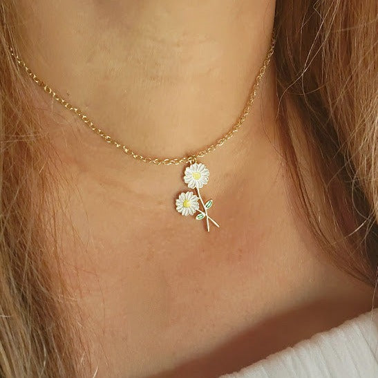 Charming Twin Daisy Necklace, Delicate Floral Elegance Pendant