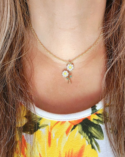 Charming Twin Daisy Necklace, Delicate Floral Elegance Pendant