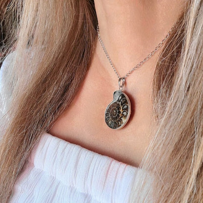 Fossil-Inspired Pattern Necklace, Earthy Brown Ammolite Pendant, 304 Stainless Steel Chain, Unique Gift for Nature Lover